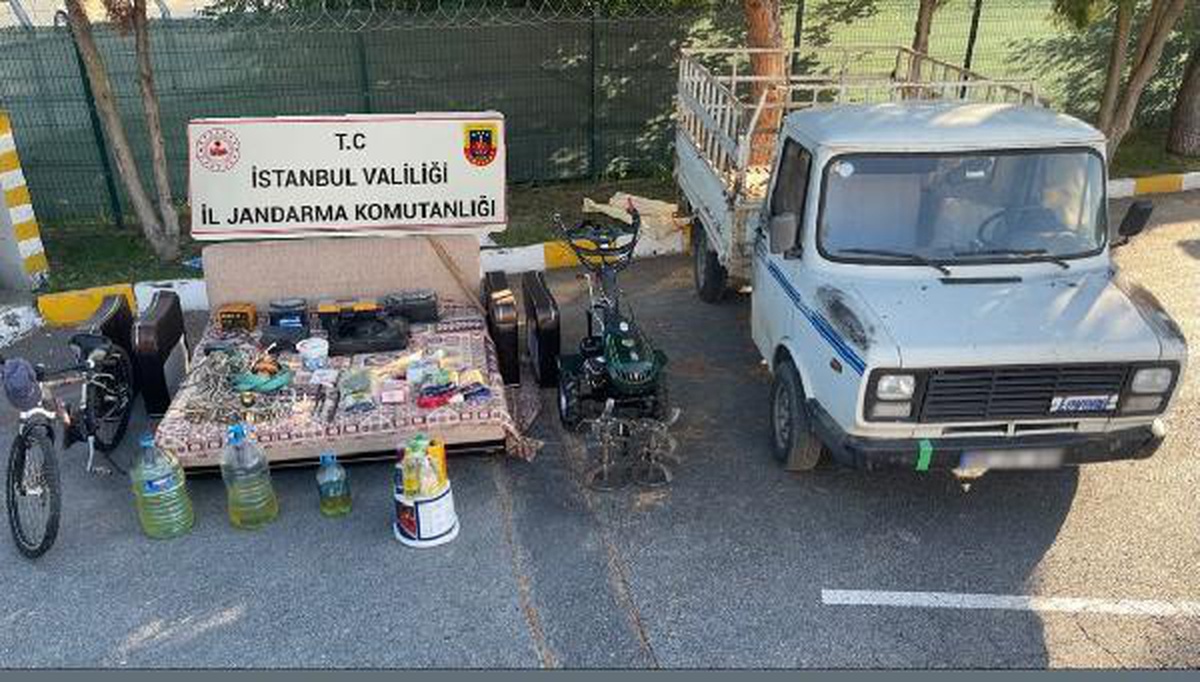 Son dakika haberi! SİLİVRİ\'DE YAZLIKLARDAN HIRSIZLIK YAPAN ŞÜPHELİYİ JANDARMA YAKALADI
