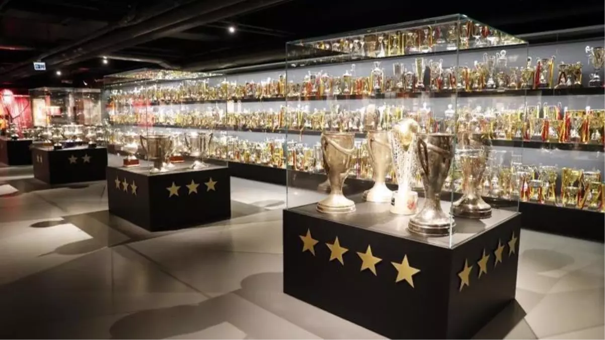 Fenerbahçe, 5 yıldızlı logosunu paylaştı, Galatasaray "göndermeli" günaydın mesajıyla karşılık verdi