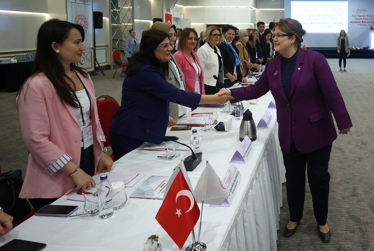Aile ve Sosyal Hizmetler Bakanı Yanık, "1. Akademi Buluşmaları"nda konuştu Açıklaması