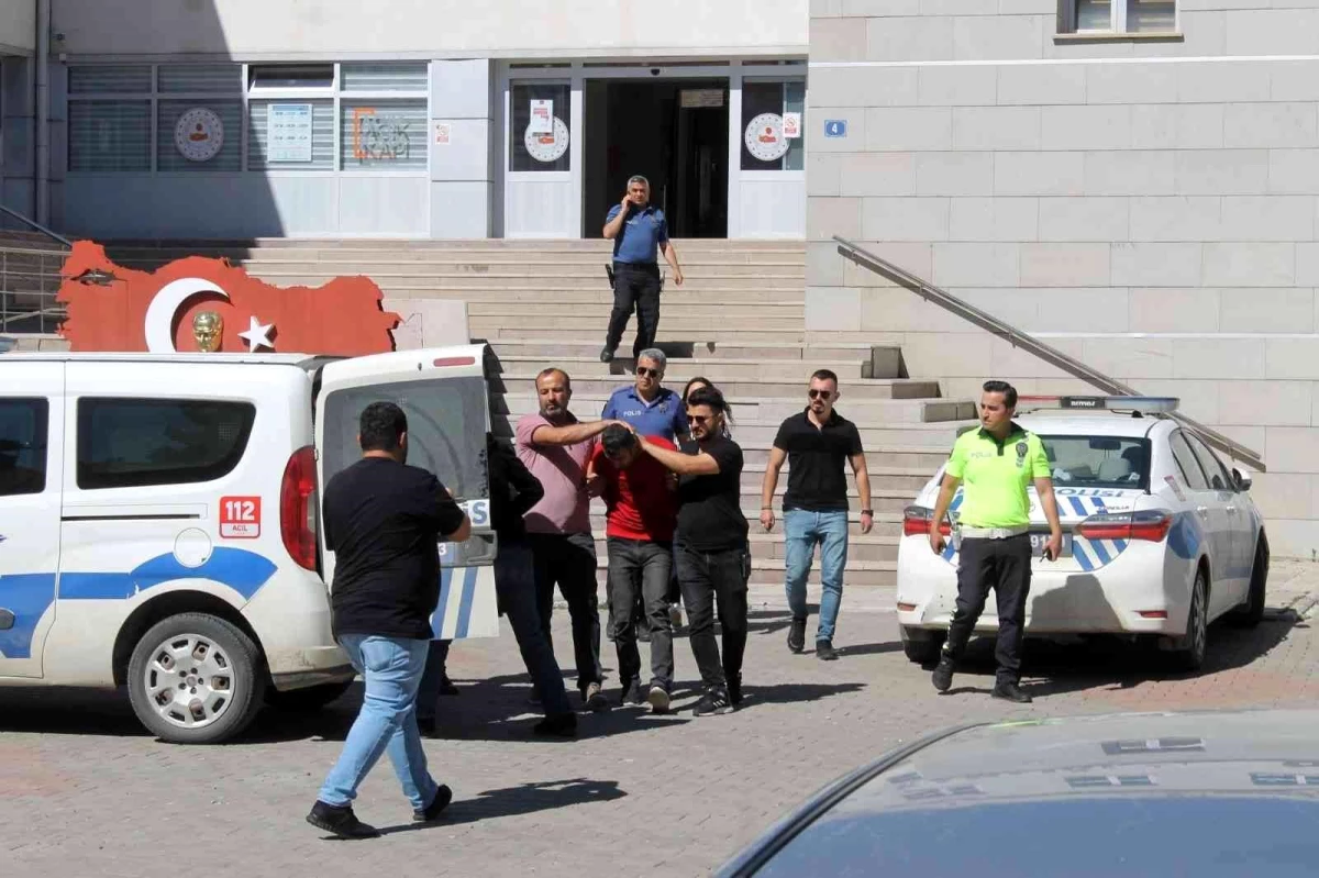 Ankara\'da kayınbabasını bıçakla öldüren ve eşini yaralayan zanlı tutuklandı