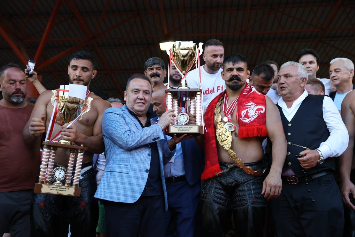 Antalya Büyükşehir Belediye Başkanı Böcek, Başpehlivanları kutladı Açıklaması