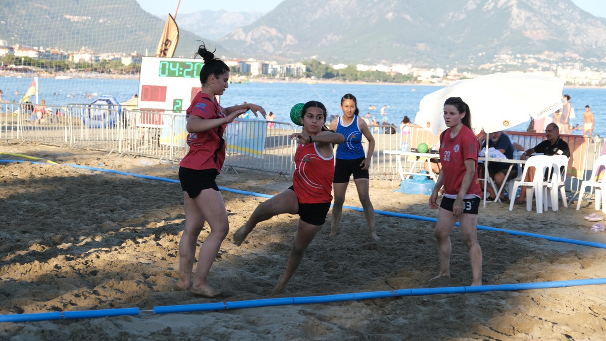 Antalya\'da Uluslararası Plaj Hentbolu Turnuvası düzenlendi