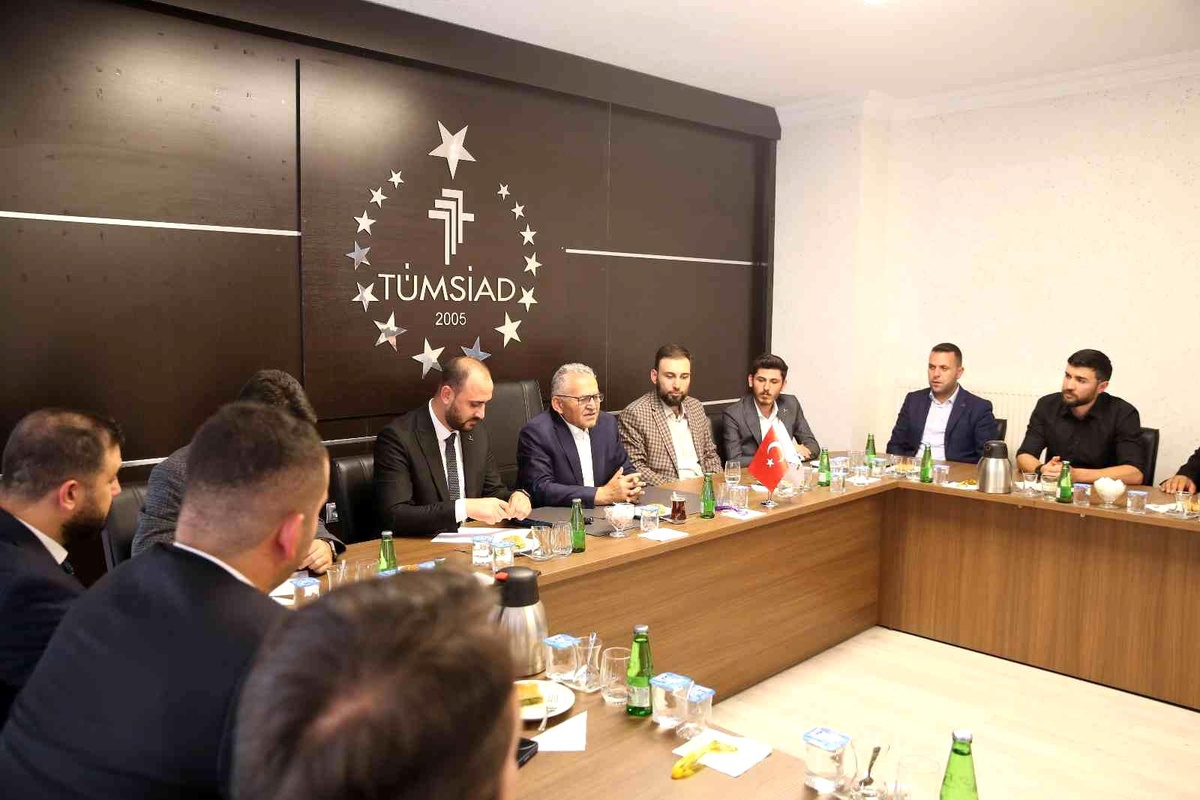 Başkan Büyükkılıç, TÜMSİAD\'ın genç sanayici ve iş adamları ile buluştu
