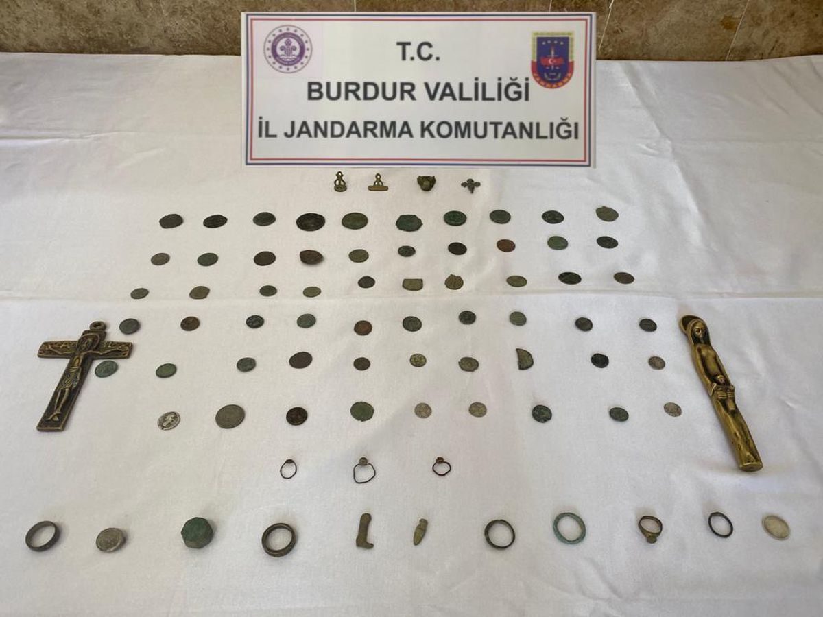 Son dakika haber! Burdur\'da düzenlenen operasyonda 78 parça tarihi eser ele geçirildi