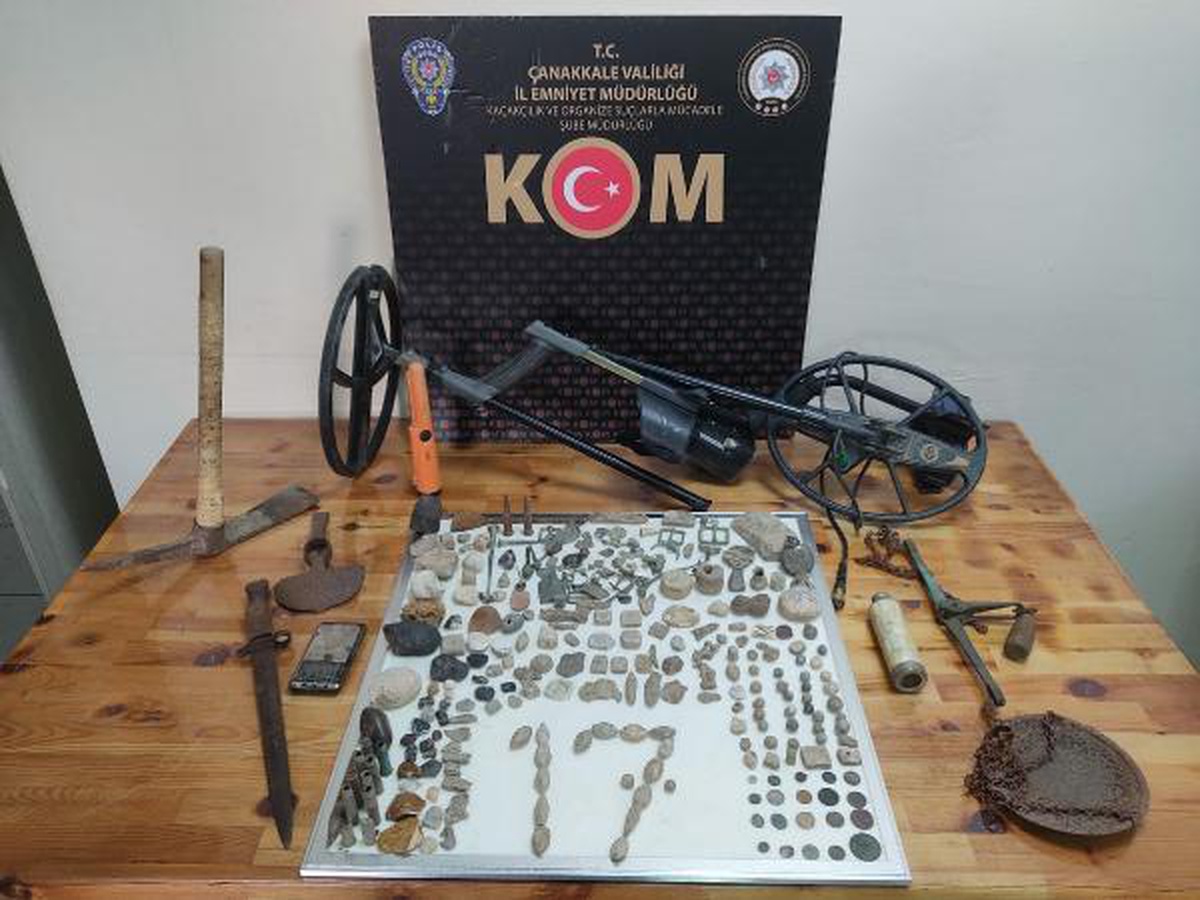 Çanakkale\'de tarihi eser operasyonu: 283 obje ele geçirildi