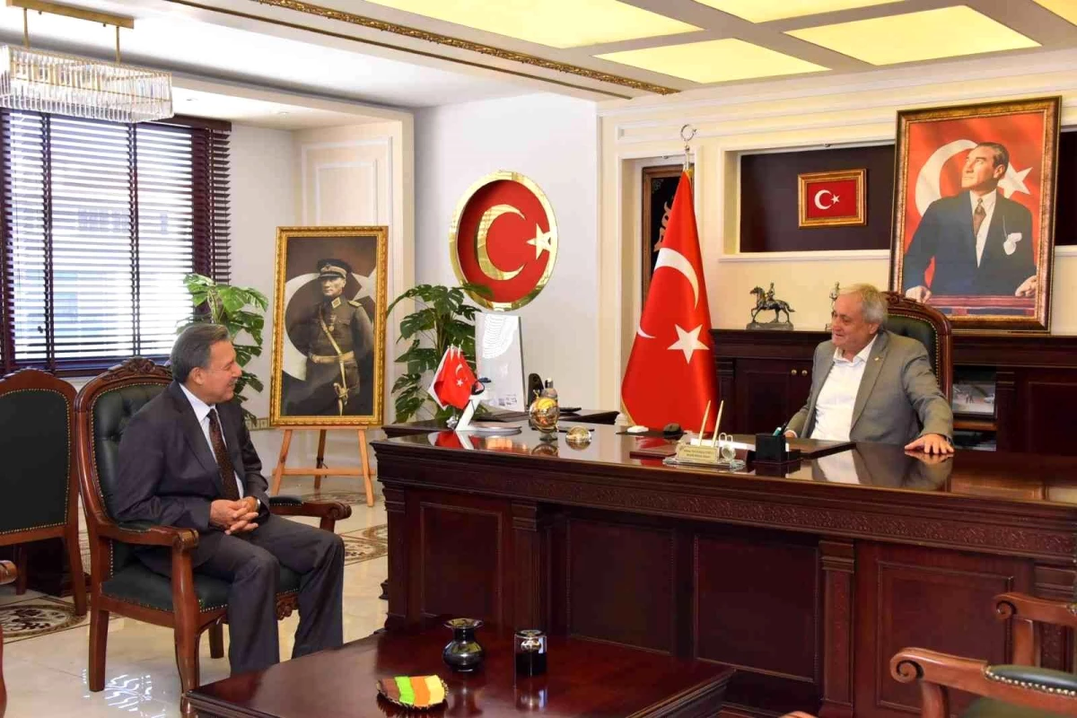 Cezaevi Müdürü Aytuttu\'dan Başkan Bakkalcıoğlu\'na veda ziyareti