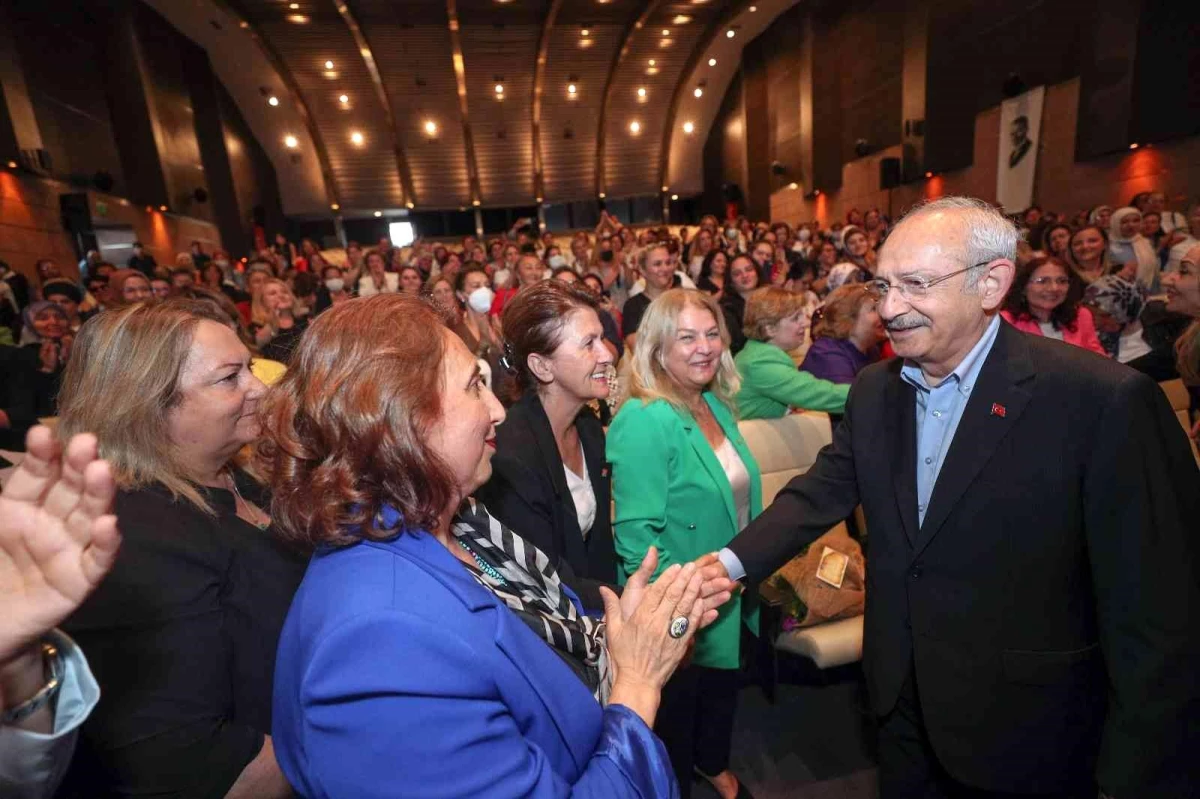 CHP Genel Başkanı Kılıçdaroğlu, partisinin bazı kadın kolları başkanlarıyla bir araya geldi