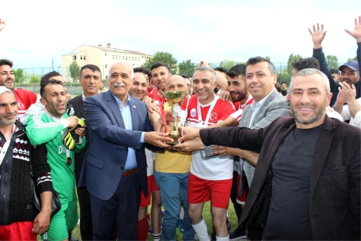 Çıldır Belediyesi futbol turnuvası şampiyonu Eşmepınar