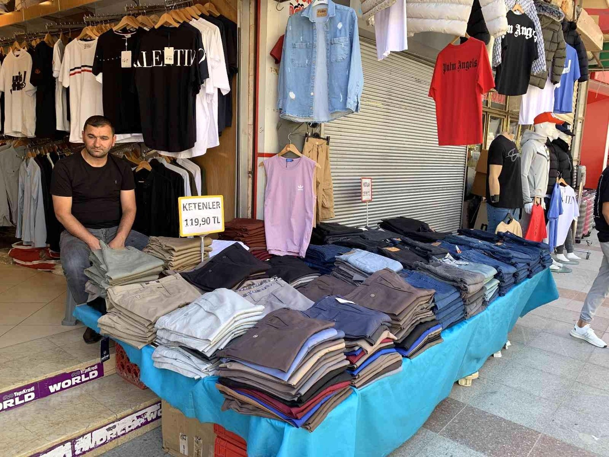 Esnaf beklediği bayram alışverişi yoğunluğunu henüz bulamadı