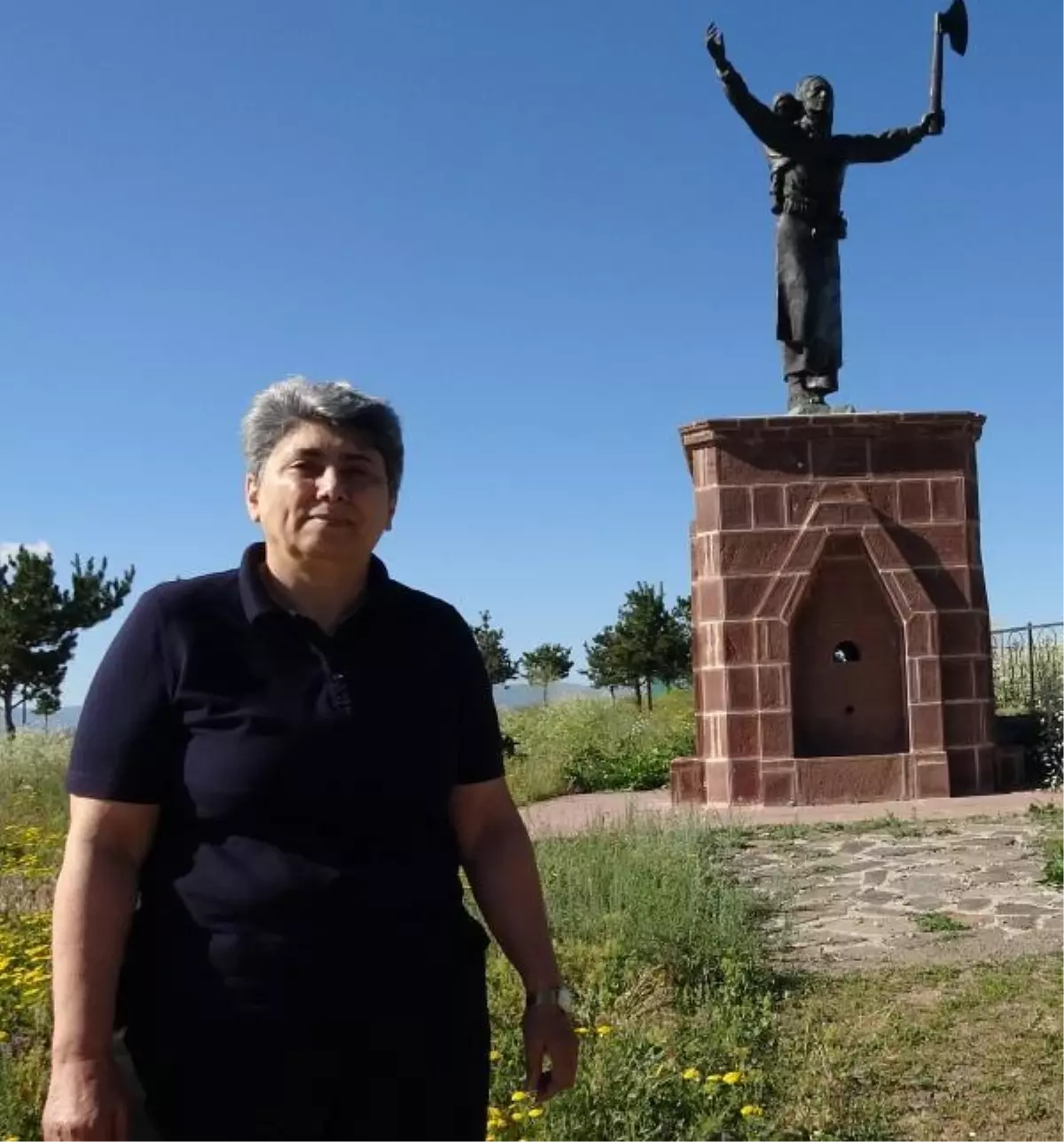 Female commander of Azerbaijan Shirinova visited the grave of Nene Hatun