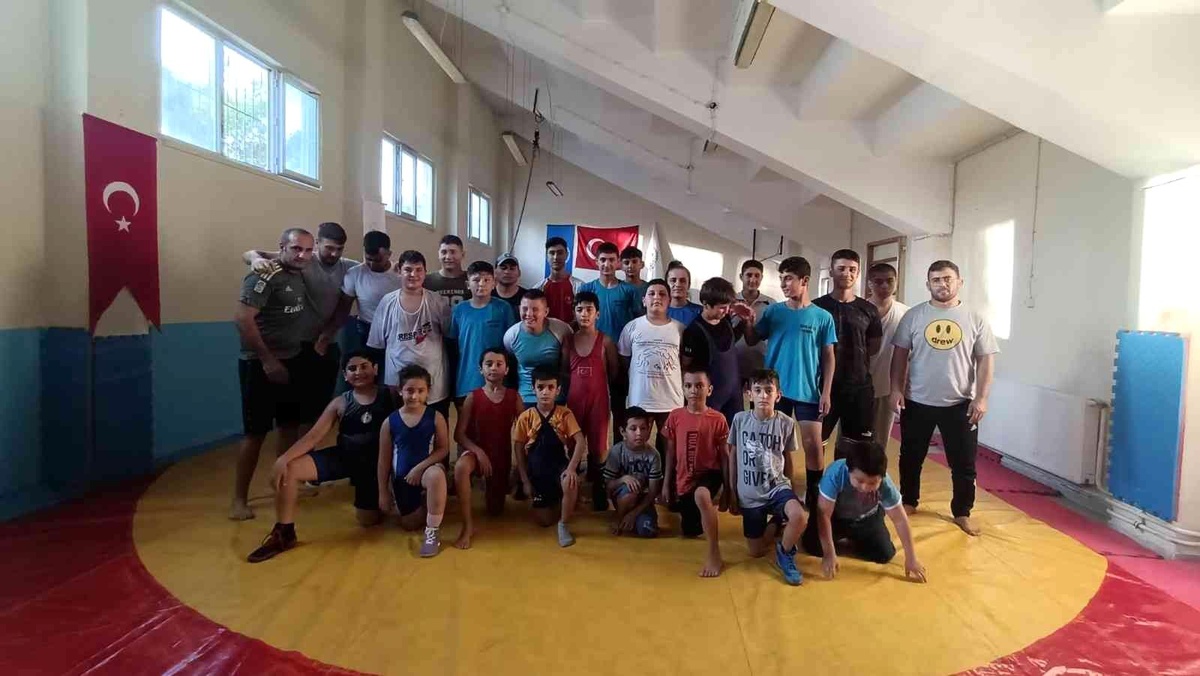 Geleceğin güreşçileri, spor okullarında yetişiyor