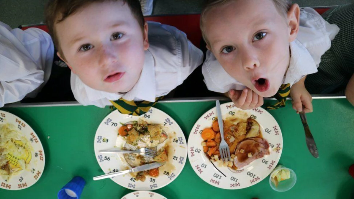 İngiltere\'de hayat pahalılığı nedeniyle okul öğünlerinden et yemekleri çıkarıldı