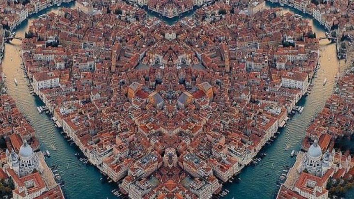İtalya'nın turistik kenti Venedik'in kalp şeklinde olduğu iddiası