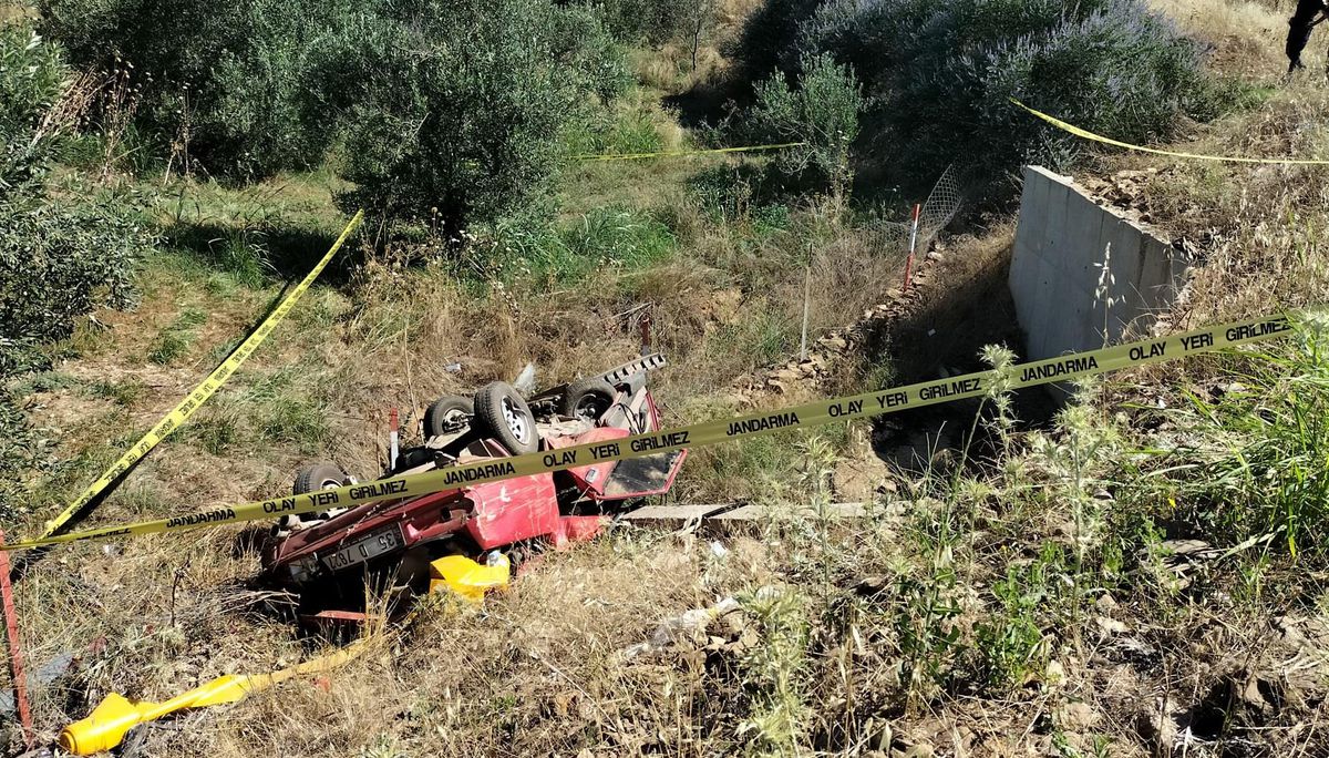 İzmir\'de şarampole devrilen otomobilin sürücüsü hayatını kaybetti