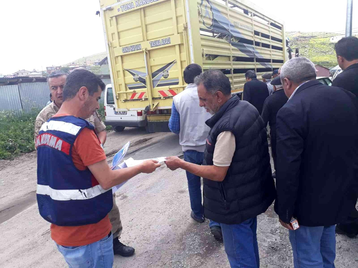 Jandarmadan hayvan satıcılarına \'sahte para\' uyarısı