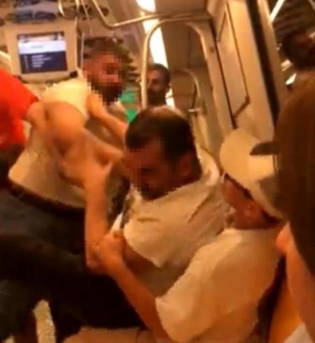 Kadıköy metroda alkol kavgası kamerada Kadıköy metroda alkol kavgası kamerada