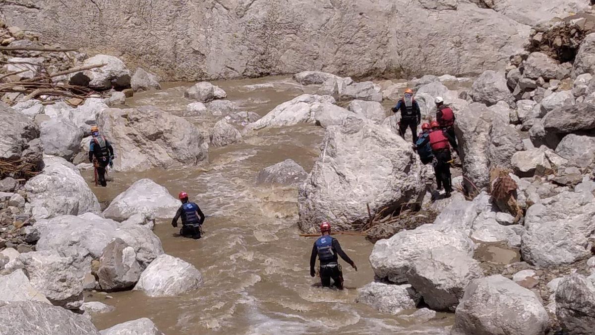 Son dakika! Kastamonu\'da sele kapılan genci arama çalışmaları devam ediyor