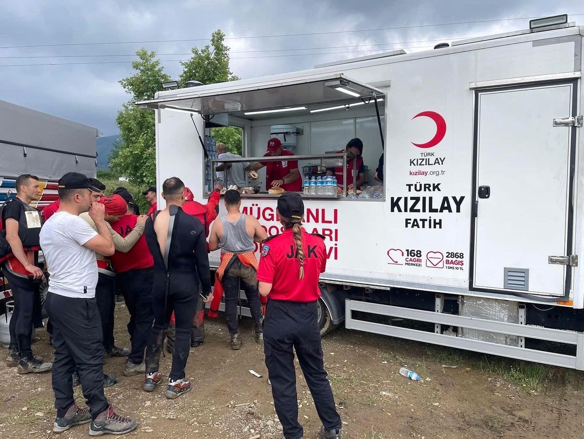 Kayıp operatörü arama çalışmalarına katılan 650 personele Kızılay\'dan gıda desteği