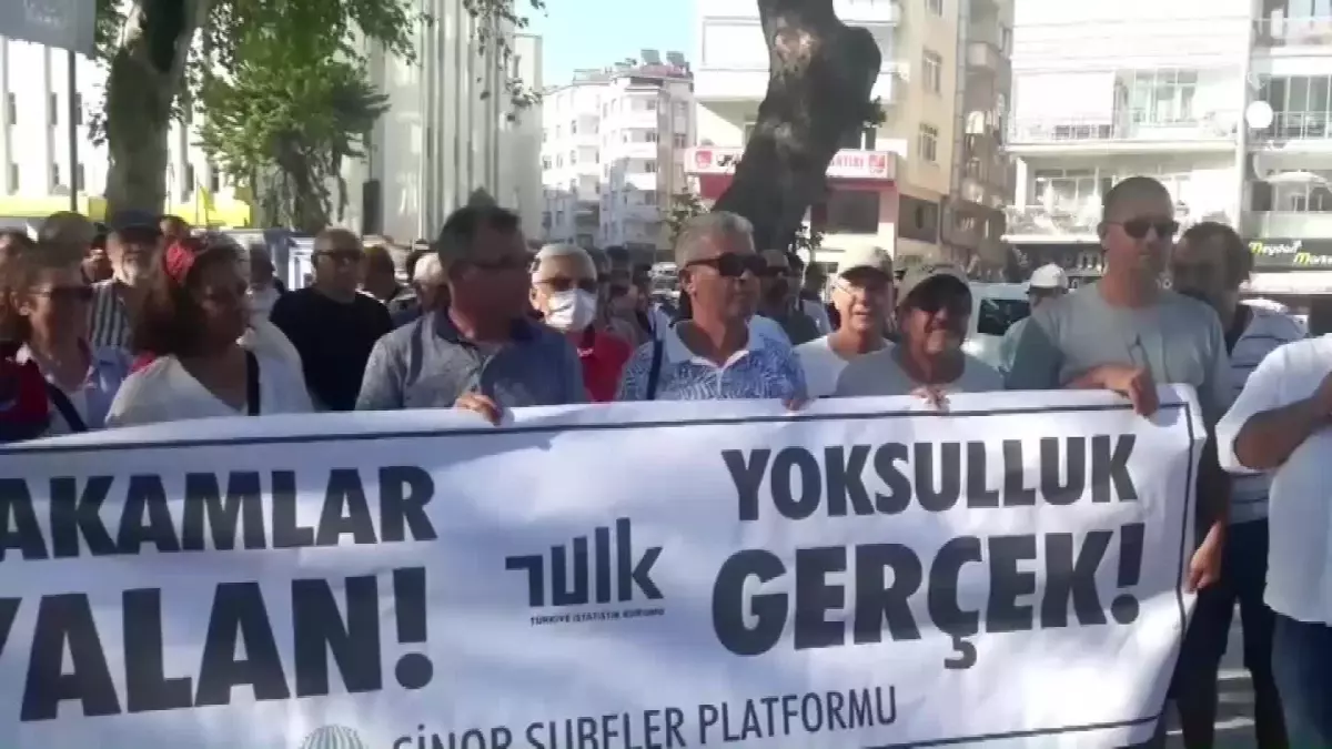 Kesk Üyesi Memurlar Tüik\'in Açıkladığı Enflasyon Verilerini Sinop\'ta Protesto Etti