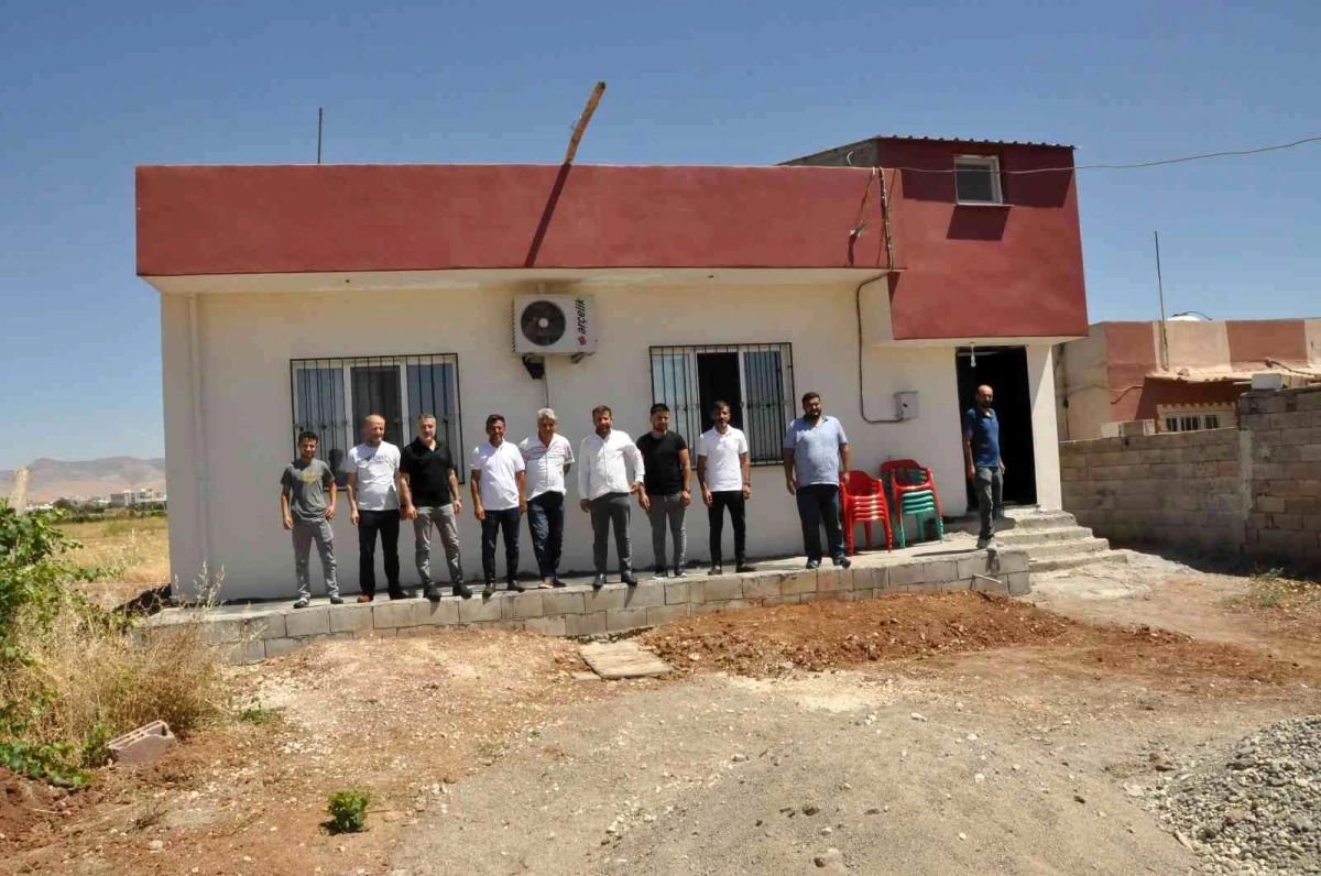 Mardin esnafından dayanışma örneği: Evi harabe olan yetim aileye yeni ev yaptılar