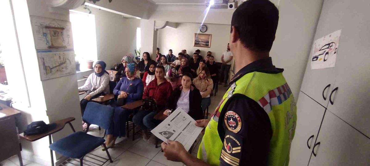 Son dakika haberleri... Nevşehir\'de sürücü adaylarına son ders jandarmadan