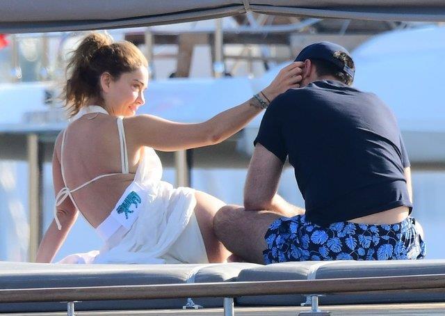 Oyuncu Öykü Çelik, yeni sevgilisiyle tatil yapaken görüntülendi