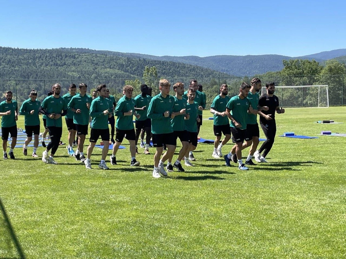 Sakaryaspor, yeni sezon öncesi Bolu\'da güç depoluyor