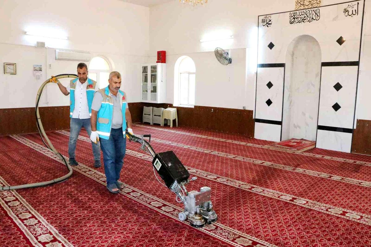 Şanlıurfa'daki ibadethanelerde bayram temizliği