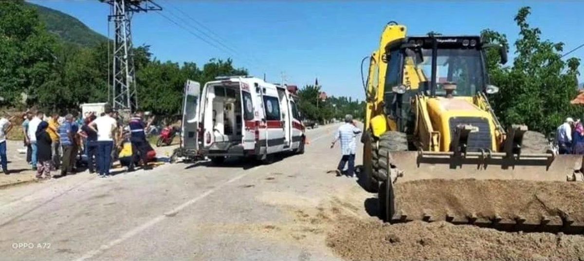 Simav\'da motosiklet ile iş makinası çarpıştı: 1 ölü 1 yaralı