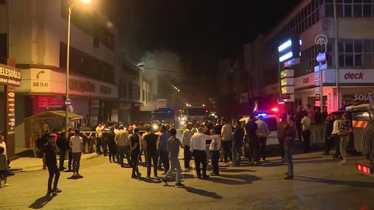 Ankara Siteler'de parke imalathanesindeki yangın söndürüldü