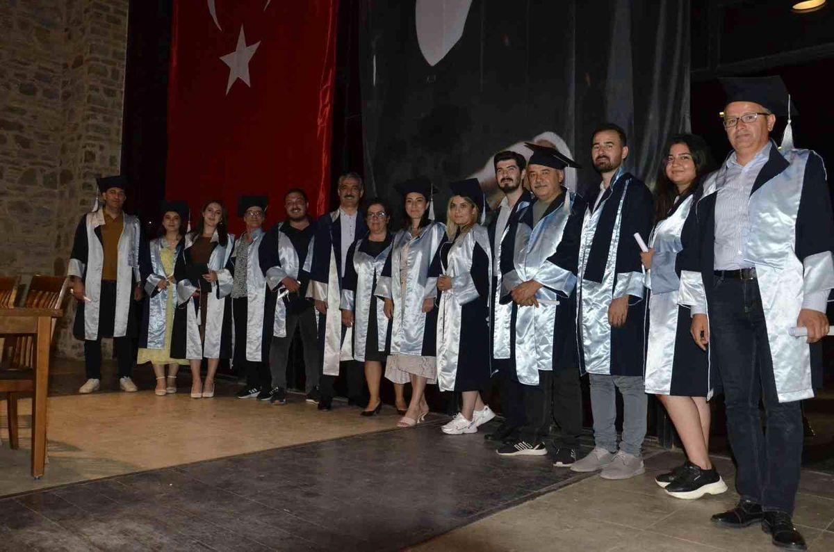 Siyaset Bilimi\'nde mezuniyet heyecanı