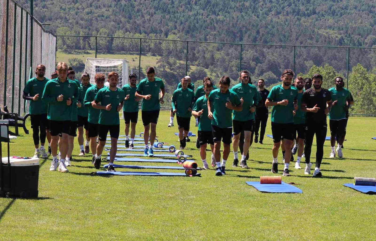 Spor Toto 1. Lig\'in yeni ekibi Sakaryaspor sezona hazırlanıyor
