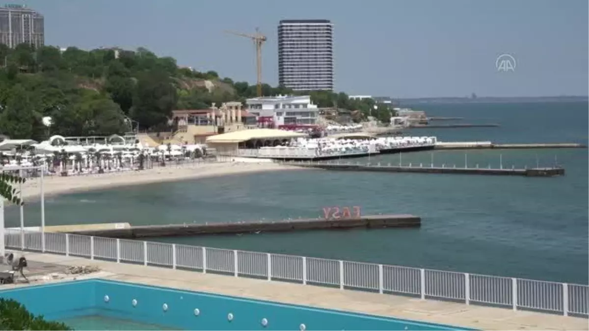 Ukrayna'nın liman kentinde mayın tehlikesi nedeniyle denize girilemiyor