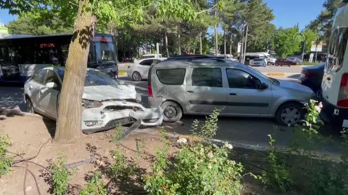 Son Dakika | Zincirleme trafik kazasında 3 kişi yaralandı