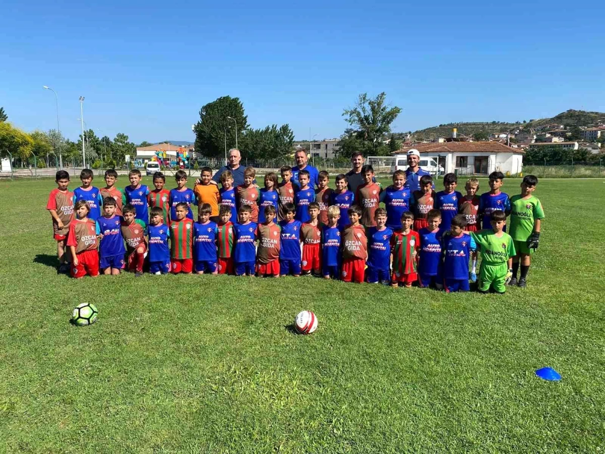 1308 Osmaneli Belediye Spor ve Sakarya Erenler Futbol Kulübü alt yapılarından hazırlık maçı