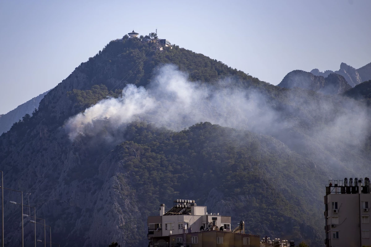 Son dakika haberleri: Antalya\'da çıkan orman yangınına müdahale ediliyor