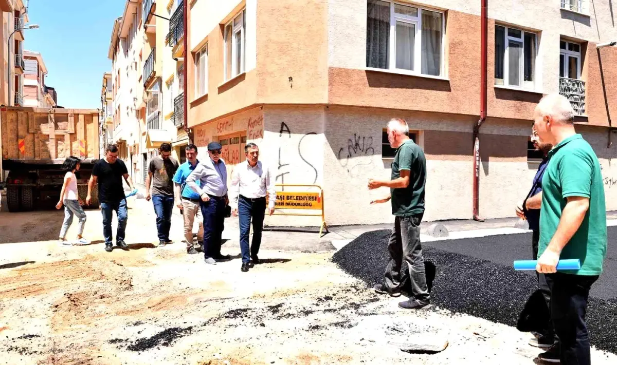 Başkan Ataç yol ve kaldırım çalışmalarını yerinde inceledi