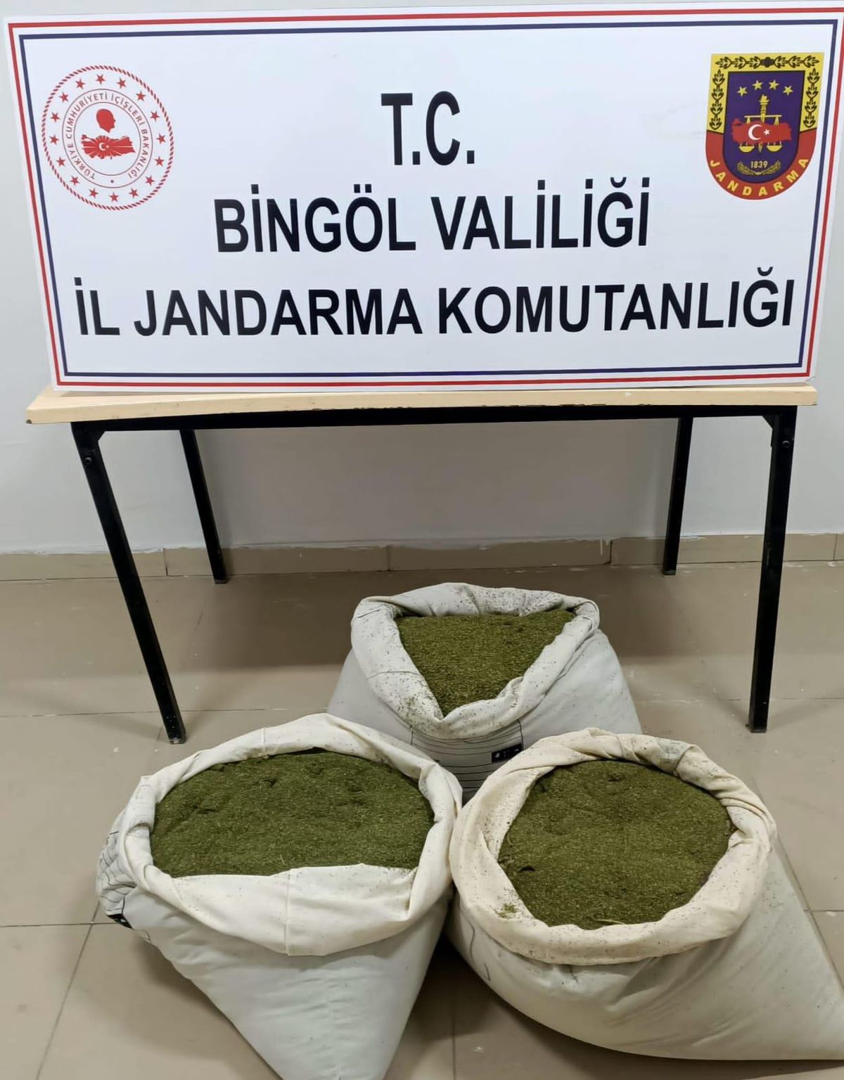 Son dakika... Bingöl\'de Eren Abluka-9 operasyonunda 30 kilogram esrar ele geçirildi
