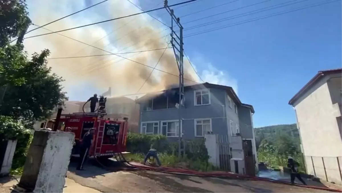 Son dakika haberi... Çatıda çıkan yangın korkuttu
