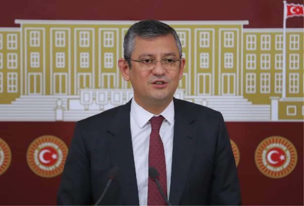 CHP\'li Özel: Sevinmeye devam etsinler