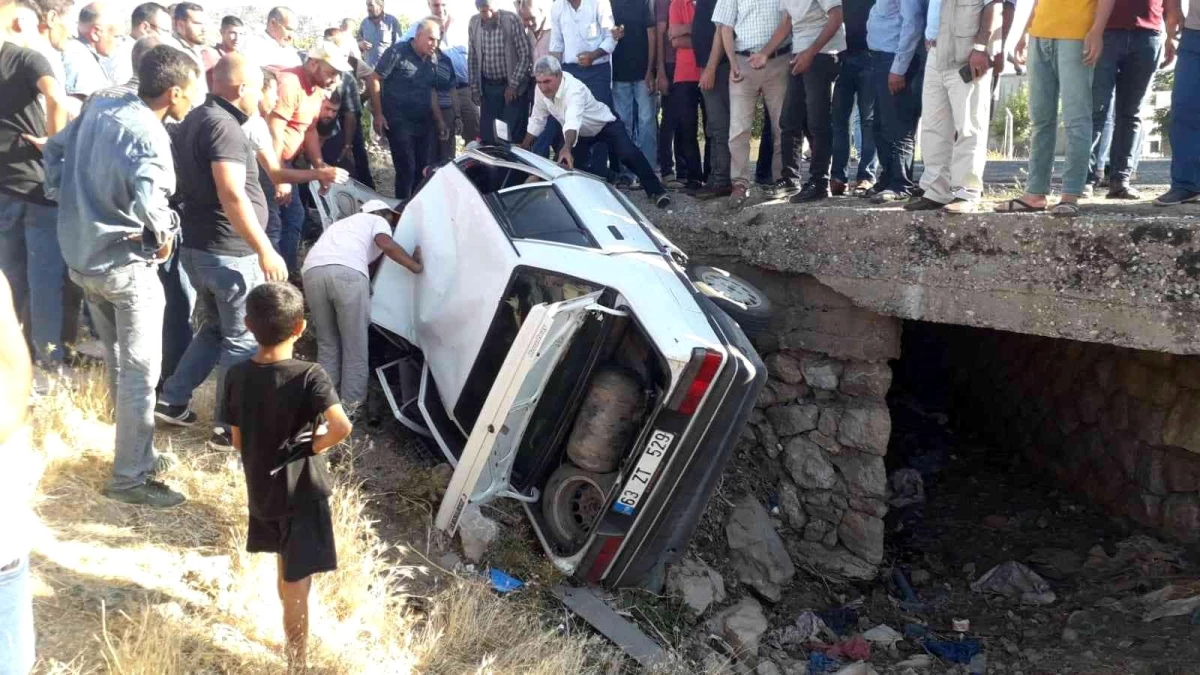 Diyarbakır\'da araçta sıkışan sürücü uzun uğraşlar sonucu kurtarıldı
