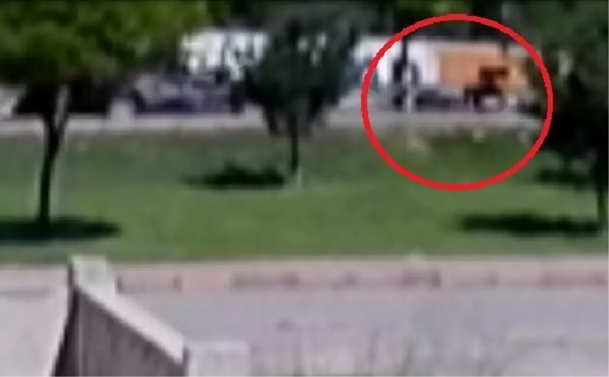 HAFİF TİCARİ ARACIN ÇARPTIĞI MUHABİR, KURTARILAMADI