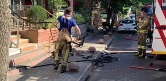 Kartal'da iş yerinin çatısı yandı, kısa süreli panik yaşandı