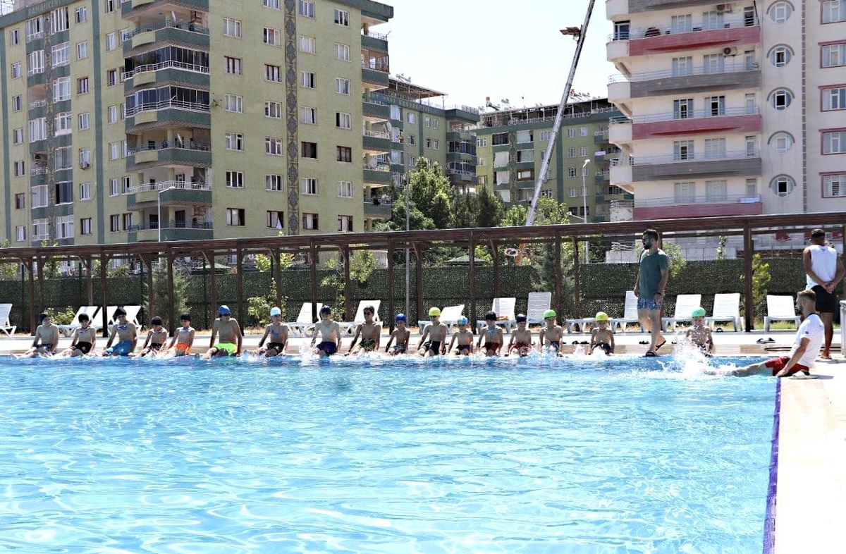Kayapınar Belediyesi\'nin yüzme kursları başladı