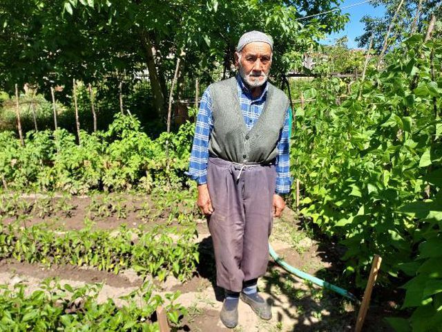 Kooperatife girerken ayakkabılarını çıkaran çiftçi: Çalışanlar silmekle uğraşmasın, dedim Kooperatife girerken ayakkabılarını çıkaran çiftçi: Çalışanlar silmekle uğraşmasın, dedim