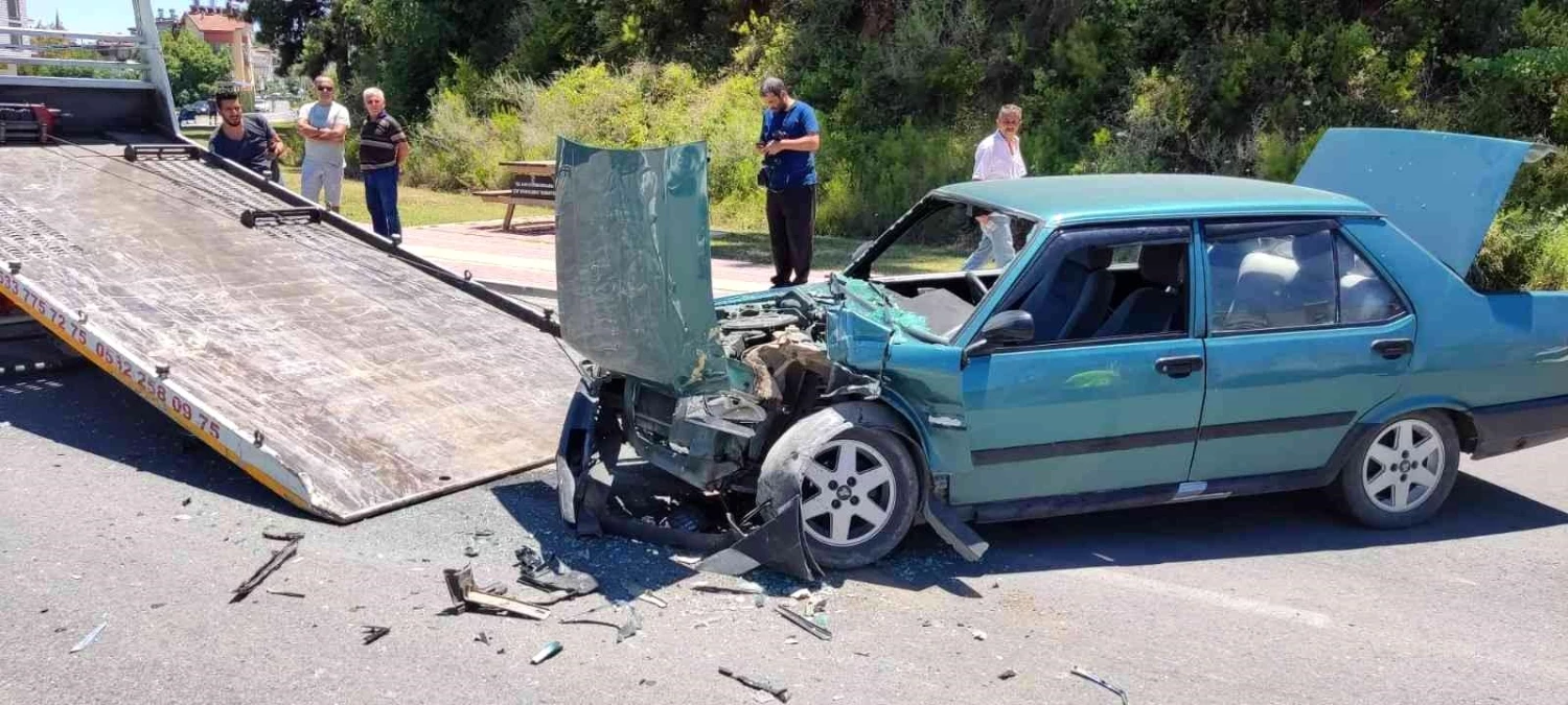 Manavgat\'ta alkollü sürücünün trafik kazası: 2 yaralı