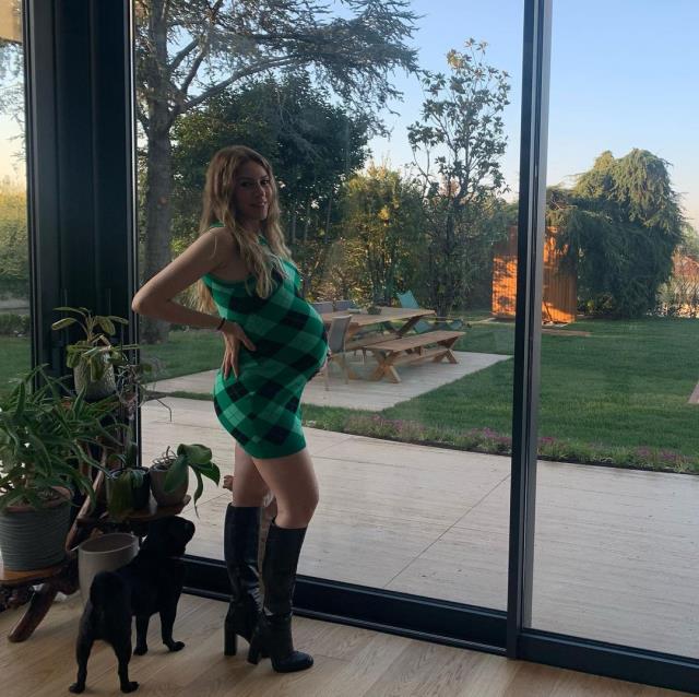 Mayıs ayında ikinci kez anne olan Sinem Kobal, doğum sonrası ilk fotoğrafını paylaştı Mayıs ayında ikinci kez anne olan Sinem Kobal, doğum sonrası ilk fotoğrafını paylaştı