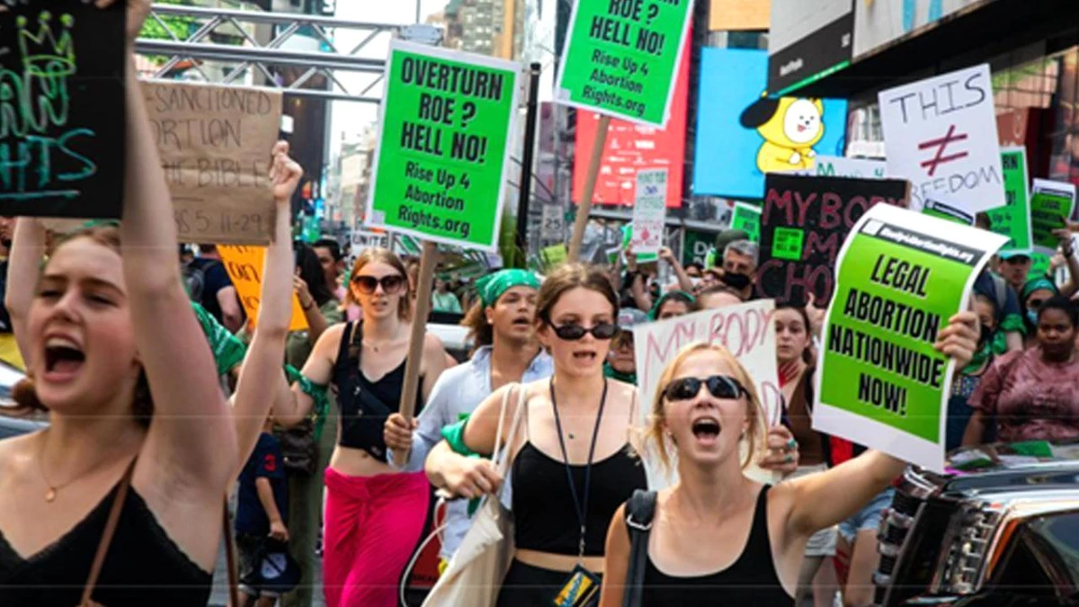 New York\'ta Roe V. Wade Kararının Bozulması Protesto Edildi