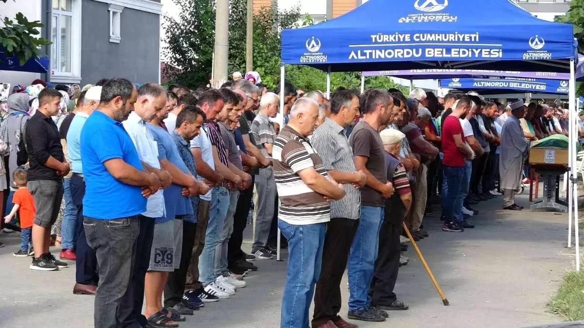 Son dakika haber! Ordu\'da gürültü kavgasında hayatını kaybeden baba-oğul toprağa verildi