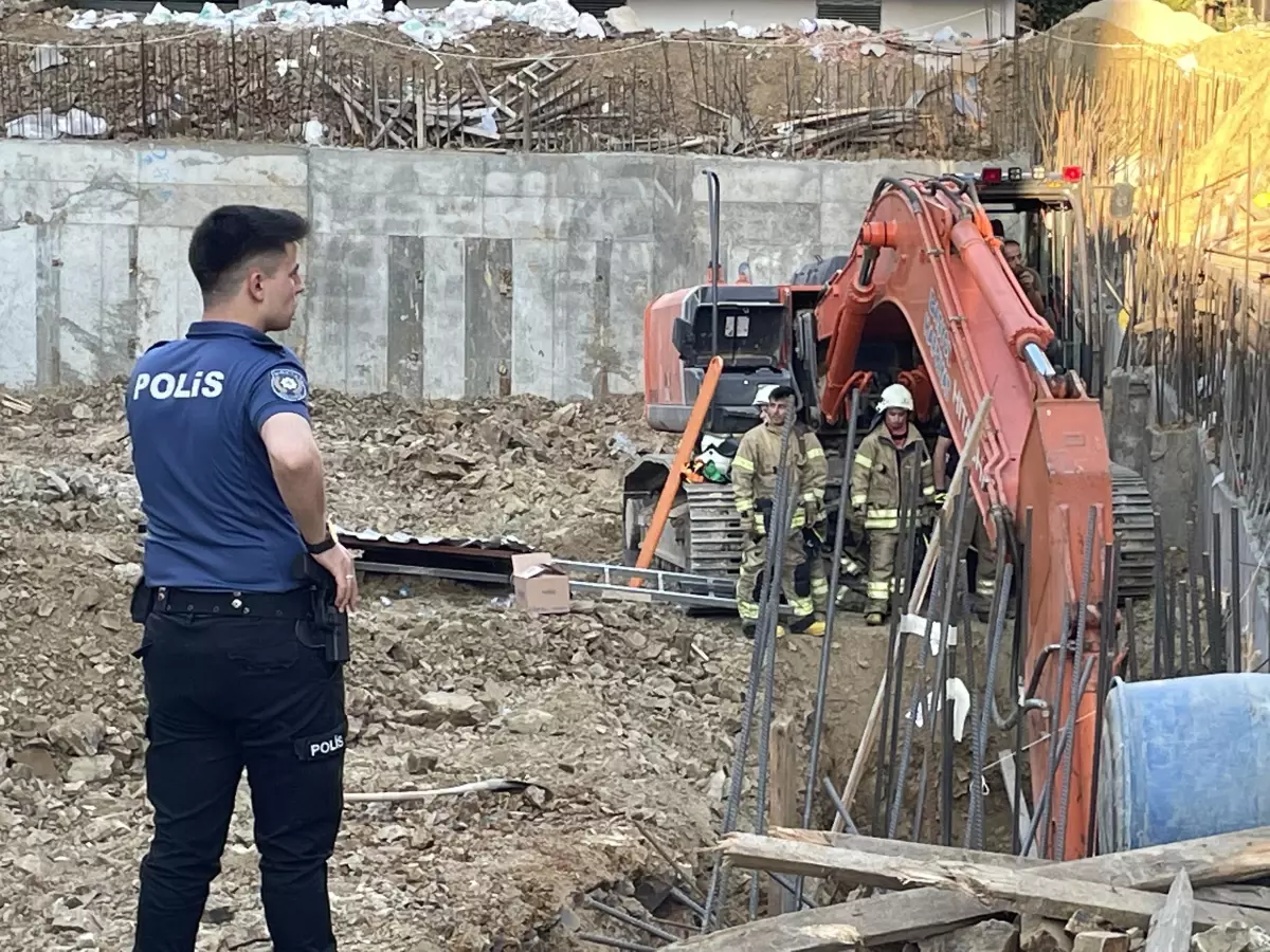 Şişli\'de inşaatın temelinde toprak altında kalan 2 işçi kurtarıldı
